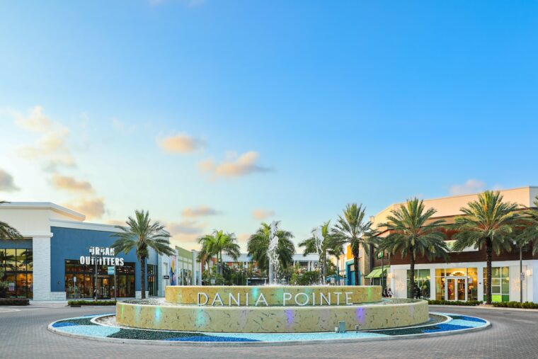A fountain at Dania Pointe