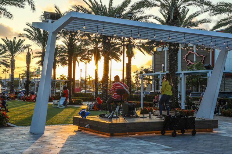 Live music at Dania Pointe