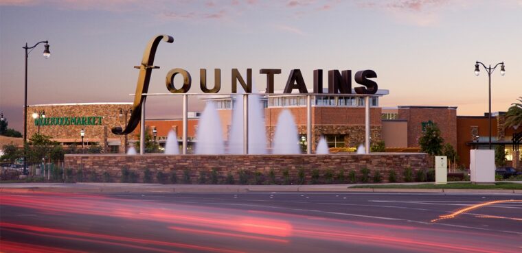 grand entrance at the fountains at roseville