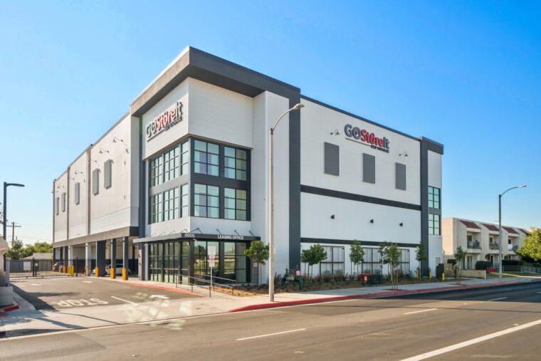 The exterior of Go Store It in Pico Rivera in the day time