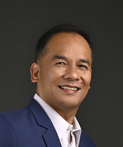 A headshot of Baldwin Madriaga