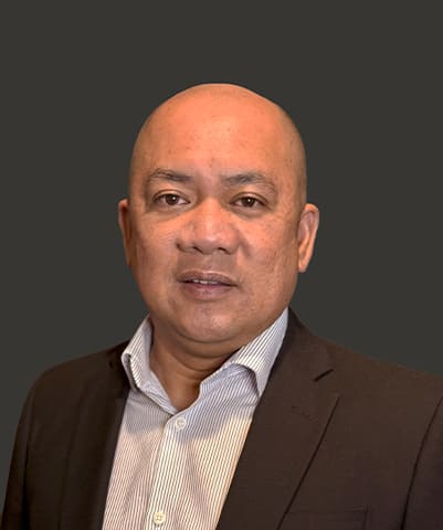 A headshot of Jeffrey Valientes