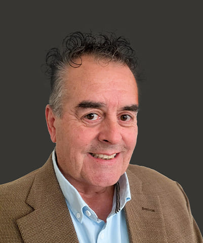 A headshot of Jorge Calderon